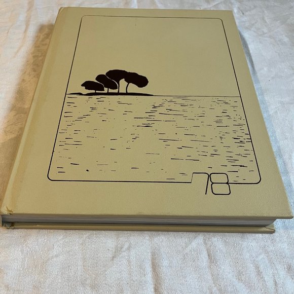 QUEEN'S UNIVERSITY TRICOLOUR Yearbook 78 1978 Mint Kingston Ontario Canada - Picture 3 of 9